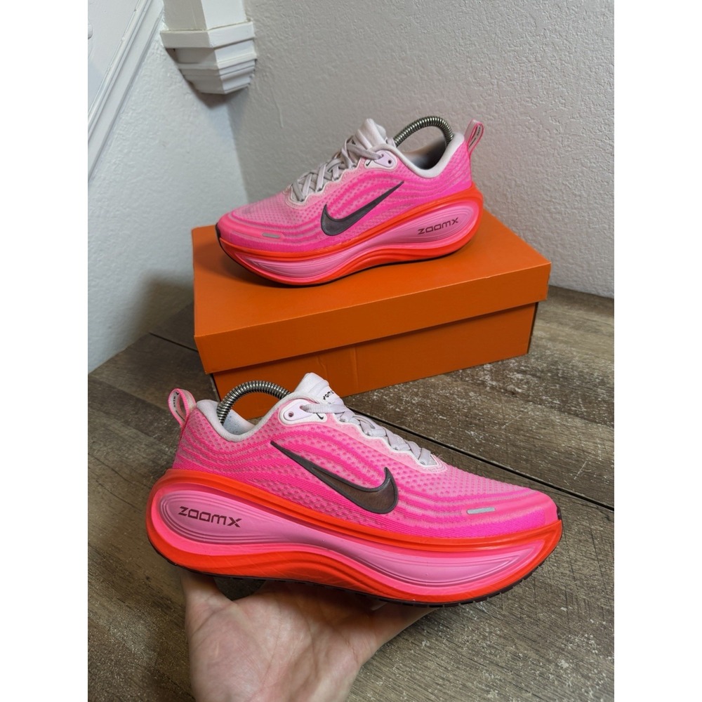 Nike Vomero Plus Hyper Pink Bright Crimson Women's Size 7.5 HV8154-604 Shoes